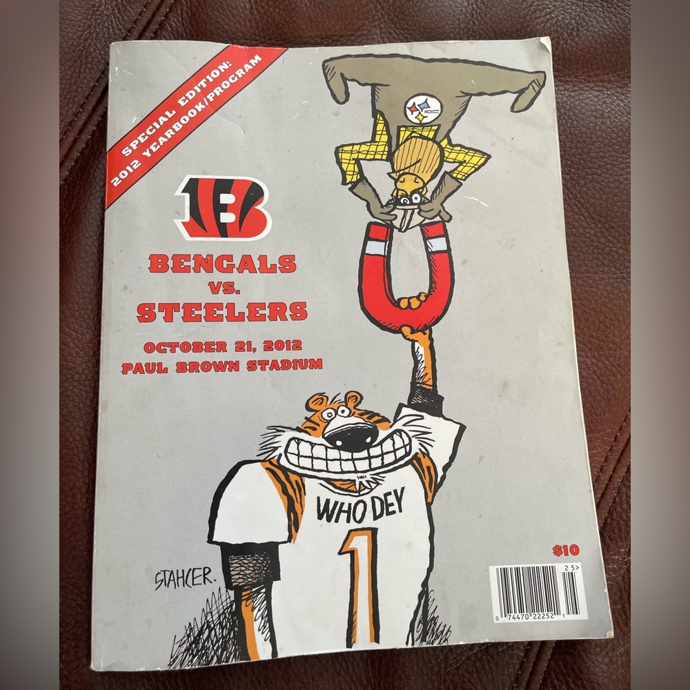 (VINTAGE BOOKS CINCINNATI BENGALS (SPECIAL EDITION) 2012 YEARBOOK/PROGRAM (rare)